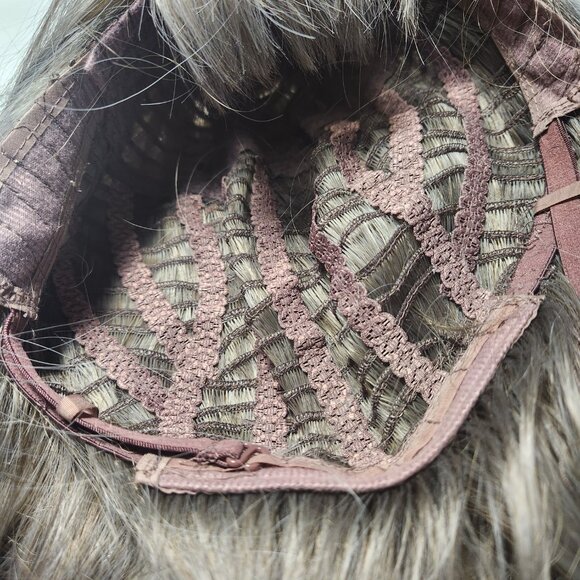 Granny gray curly wig with bangs - Picture 6 of 6